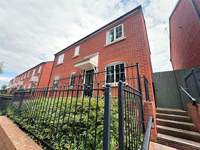 2 Bedroom Flat To Rent In Gatis Street, Wolverhampton, West Midlands, WV6