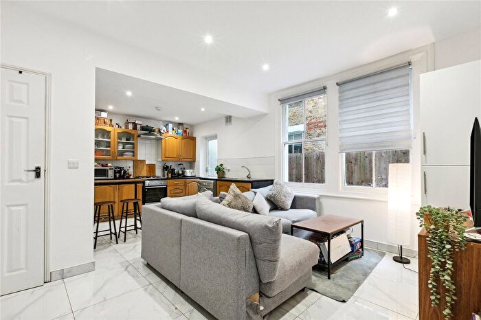 2 Bedroom Flat To Rent In Yukon Road, London, SW12