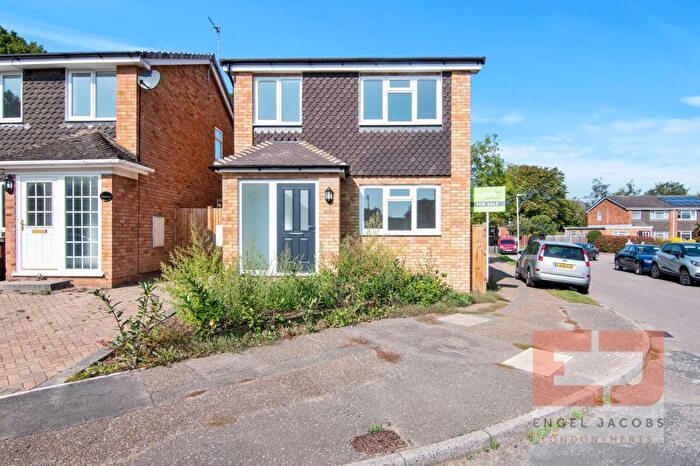 2 Bedroom Flat For Sale In Ringway Road, St. Albans, AL2