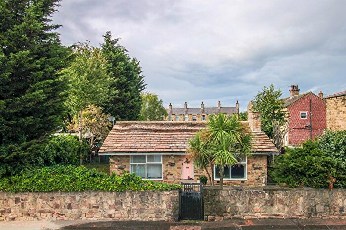 2 Bedroom Detached Bungalow For Sale In Wakefield Road, Dewsbury, WF12