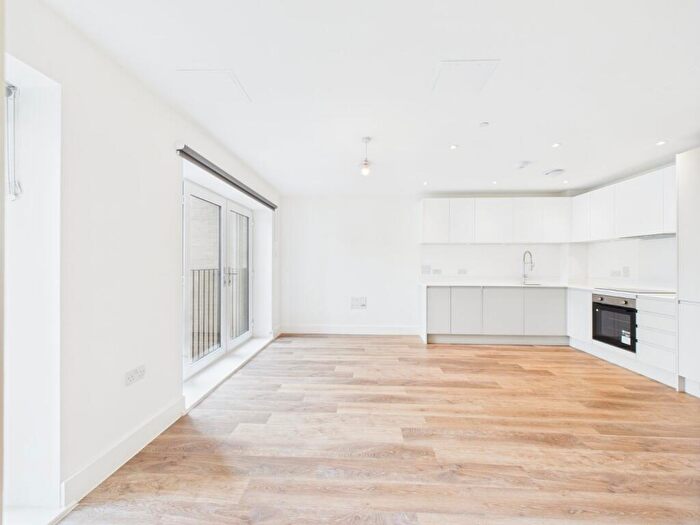 1 Bedroom Apartment To Rent In Bath Road, Slough, Berkshire, SL1