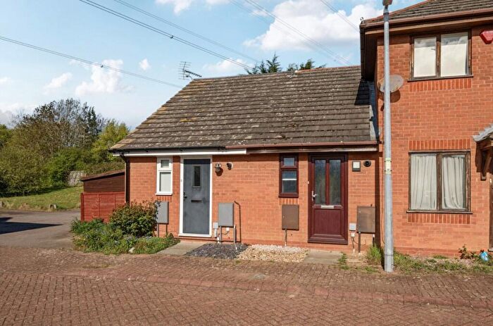 1 Bedroom Terraced House For Sale In Barkers Piece, Bedford, MK43