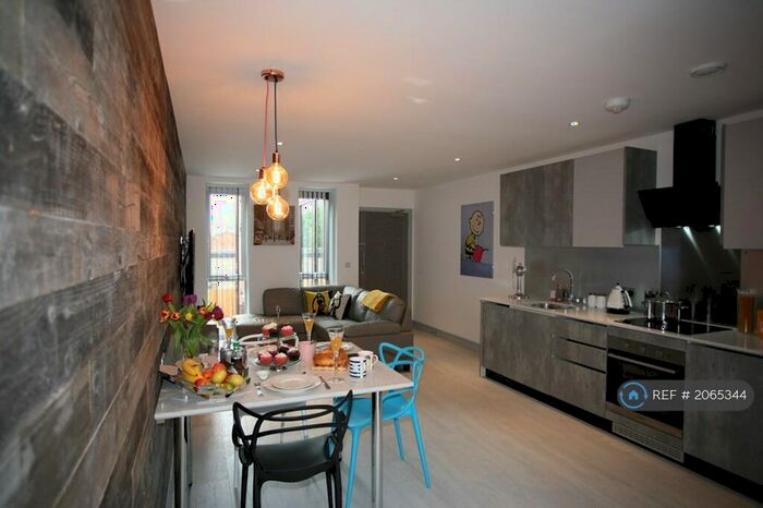 3 Bedroom Flat To Rent In Elliott Apartments, Birmingham, B29