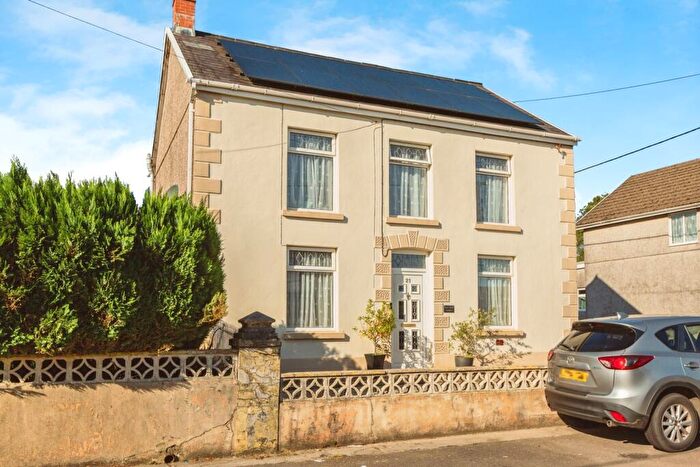 3 Bedroom Detached House For Sale In Llwyncelyn Road, Tairgwaith, Ammanford, Neath Port Talbot, SA18