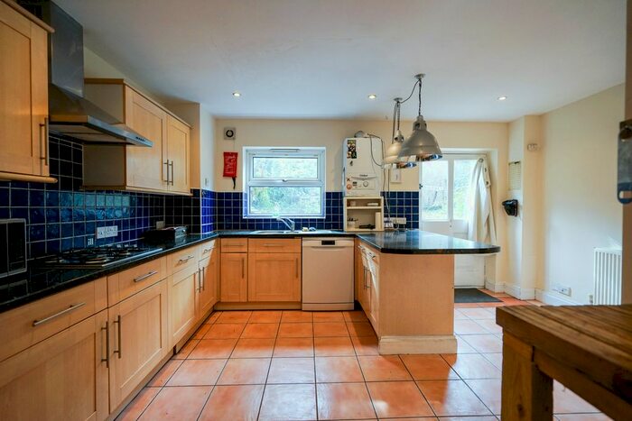 5 Bedroom Flat To Rent In Royal College Street, London, NW1