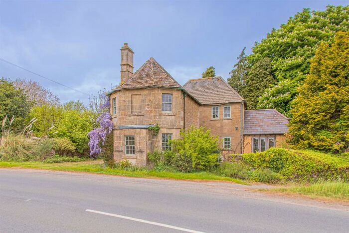 2 Bedroom Detached House For Sale In Blue Vein, Box, SN13