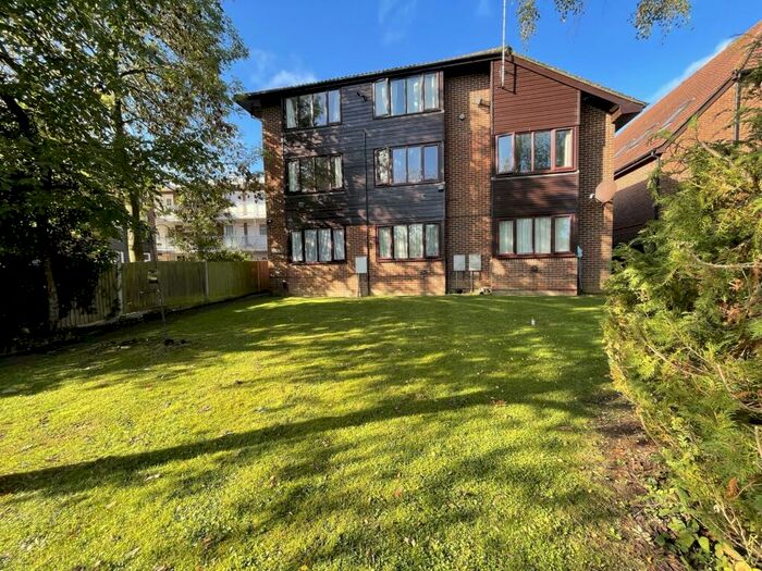 Studio To Rent In Archers Court, Crawley, RH10