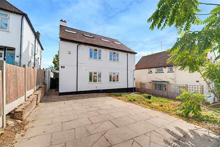 3 Bedroom Maisonette For Sale In Studland Road, Hanwell, W7