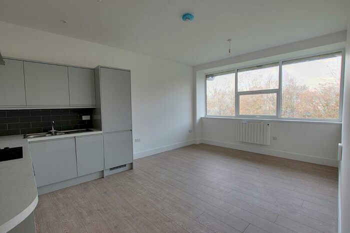 2 Bedroom Flat To Rent In Pavilions Court, Trowbridge, BA14