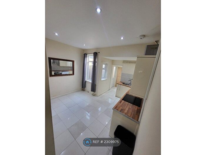 3 Bedroom Terraced House To Rent In Trentham Road, Coventry, CV1