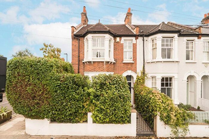 3 Bedroom House For Sale In Hydethorpe Road, Balham, SW12