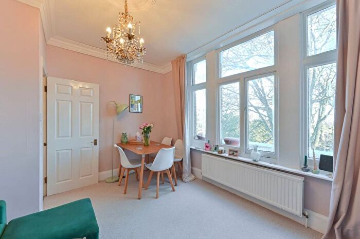2 Bedroom Flat For Sale In Cintra Park, Crystal Palace, London, SE19