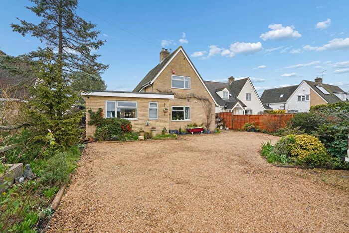 3 Bedroom Detached House For Sale In The Downs, Standlake, OX29