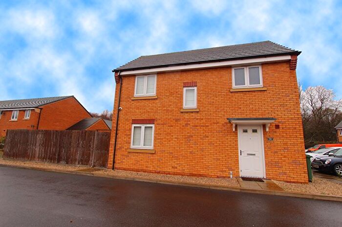 3 Bedroom Semi-Detached House To Rent In Penmire Grove, Walsall, WS4
