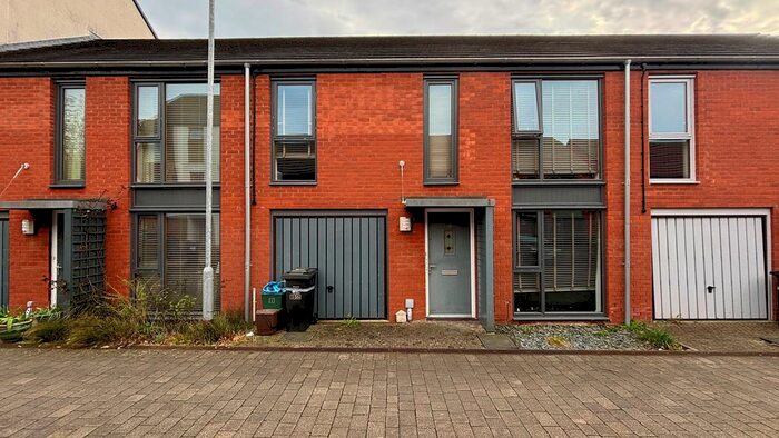 4 Bedroom Terraced House To Rent In Moccasin Way, Street, BA16