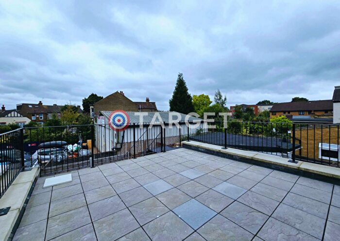 2 Bedroom Flat To Rent In Hertford Road, Enfield, EN3