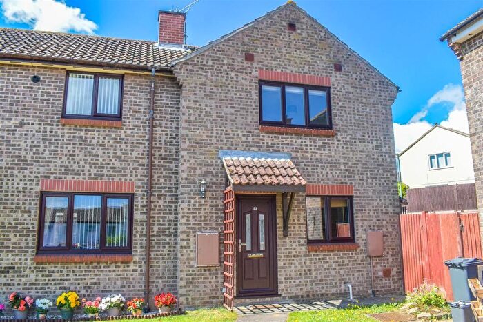 2 Bedroom End Of Terrace House To Rent In May Evans Close, Cam, GL11