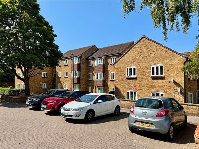 2 Bedroom Flat To Rent In Dromey Gardens, Harrow, HA3