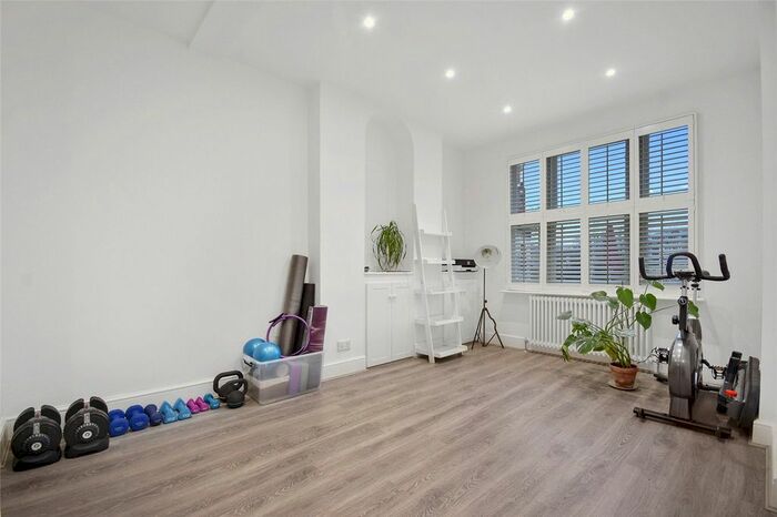 1 Bedroom Flat To Rent In Becklow Road, London, W12