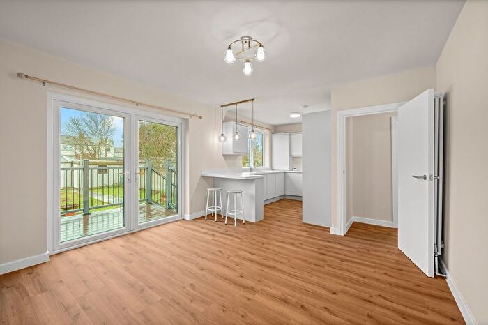 3 Bedroom Semi Detached House To Rent In Sydney Road, Canary Wharf, SE2