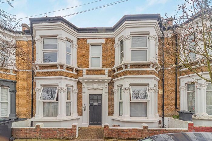 3 Bedroom Flat For Sale In Morval Road, Brixton, London, SW2