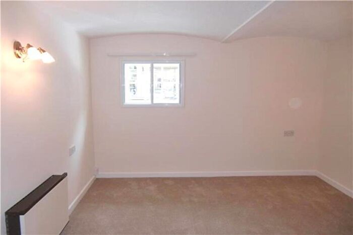 1 Bedroom Retirement Property To Rent In Homeberry House, Ashcroft Gardens, Cirencester, GL7