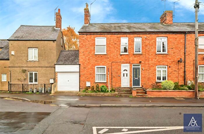 2 Bedroom End Of Terrace House For Sale In Halse Road, Brackley, Northamptonshire, NN13