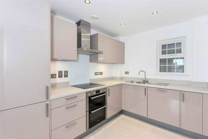 2 Bedroom Flat To Rent In Saxons Court, Peach Street, Wokingham, Berkshire, RG40