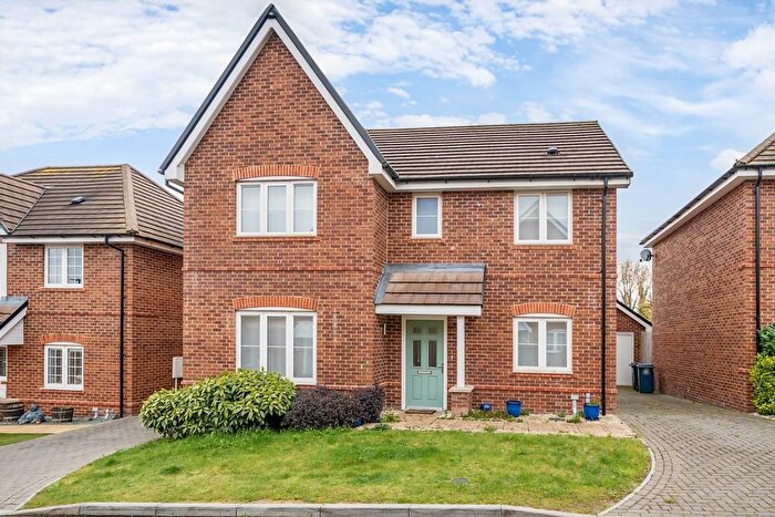 4 Bedroom Detached House To Rent In Carpenters Way, Badshot Lea, Farnham, Surrey, GU9