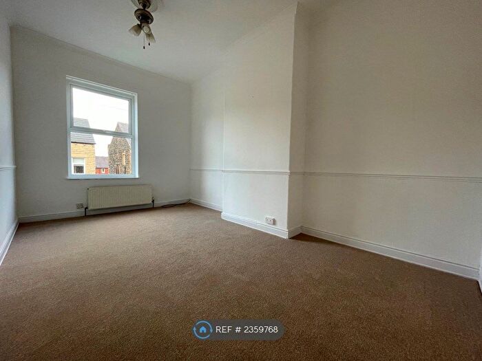 3 Bedroom End Of Terrace House To Rent In Worrall Street, Leeds, LS27