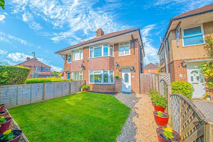 3 Bedroom Semi-Detached House For Sale In Brookwood Avenue, Eastleigh, SO50