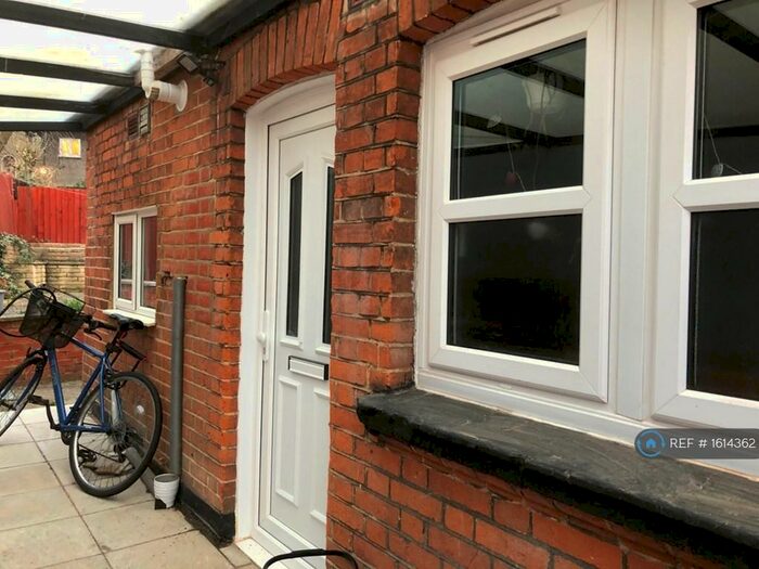 4 Bedroom Flat To Rent In Cranes Park Avenue, Surbiton, KT5