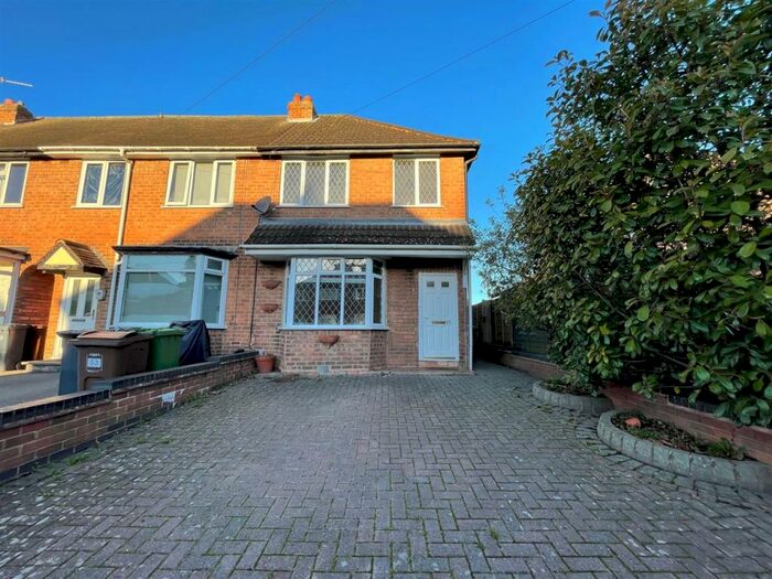 3 Bedroom Semi-Detached House To Rent In Clinton Road, Solihull, B90