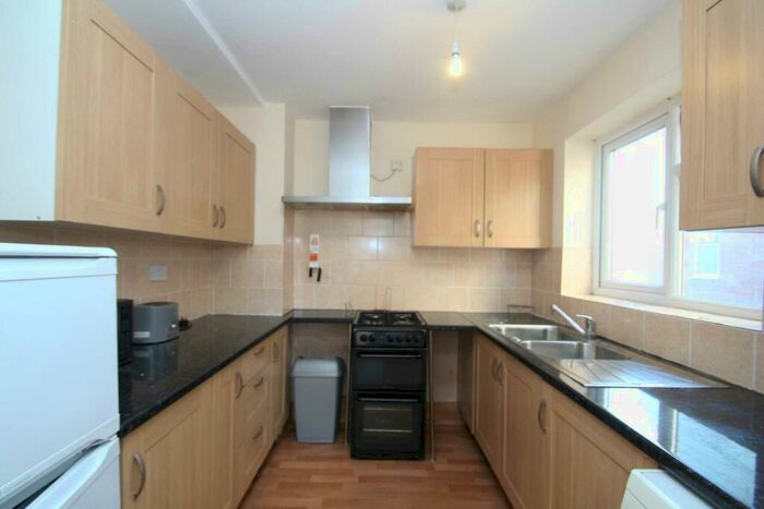 6 Bedroom Semi-Detached House To Rent In Oxford Road, Marston **Student Property **, OX3