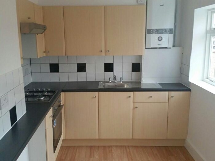 3 Bedroom Town House To Rent In Carterhatch Road, Enfield, Greater London, EN3