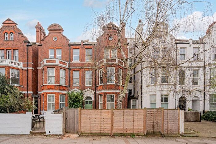 2 Bedroom Flat For Sale In Clapham Common South Side, Clapham Common South Side, London, SW4