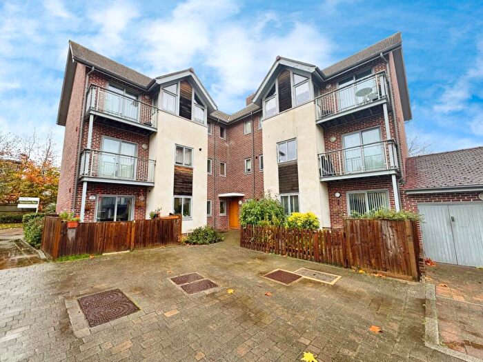 2 Bedroom Apartment For Sale In Pillar Box Gardens, Basingstoke, RG24