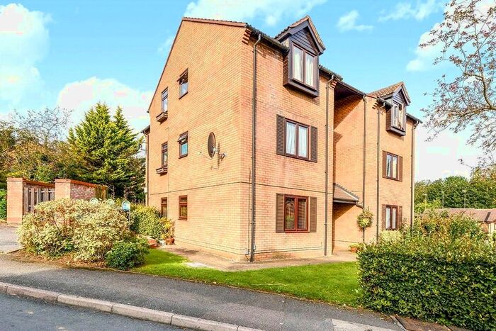 1 Bedroom Flat To Rent In Crackley Meadow, Hemel Hempstead, Hertfordshire, HP2
