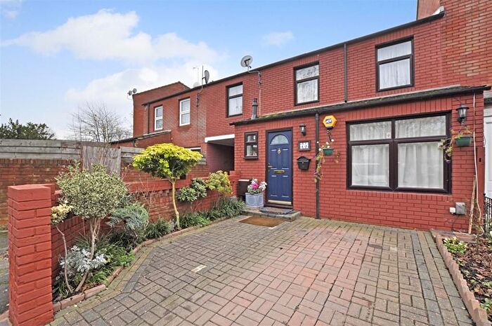 5 Bedroom End Terrace House To Rent In Clayburn Circle, Basildon, SS14