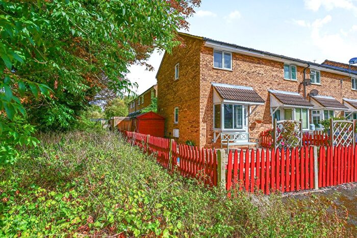 2 Bedroom End Of Terrace House For Sale In Staines, Surrey, TW18