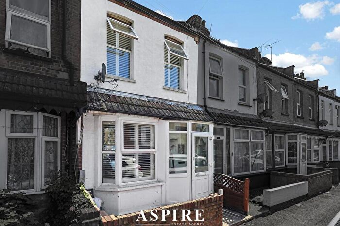 2 Bedroom Terraced House For Sale In Station Avenue, Southend-On-Sea, SS2