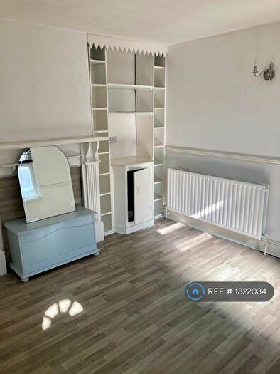 2 Bedroom End Of Terrace House To Rent In Fountain Road, Thornton Heath, CR7