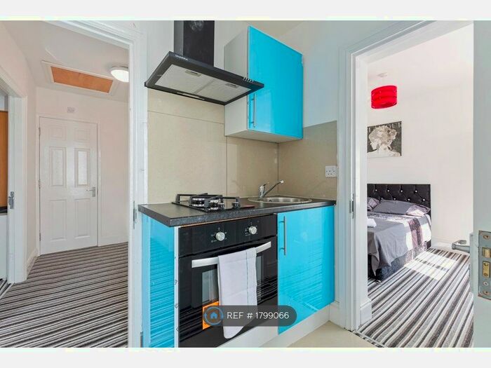 Studio To Rent In Broad Walk, Hounslow, TW5