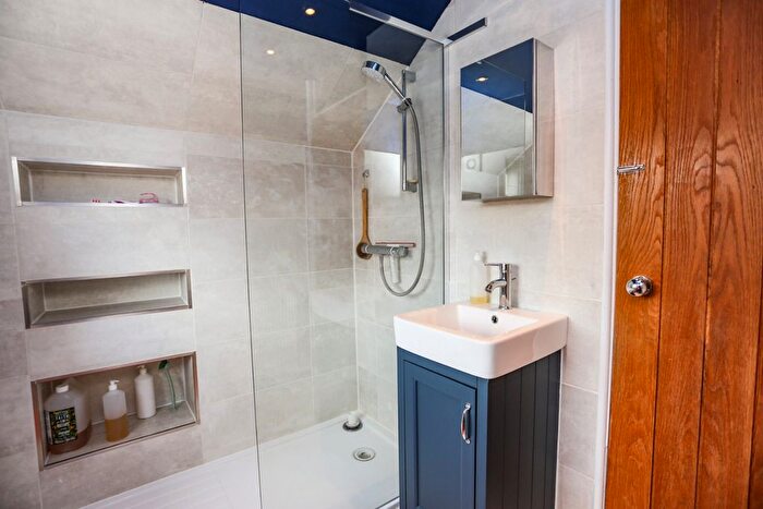 2 Bedroom Flat For Sale In Lea Road, Heaton Moor, Stockport, SK4