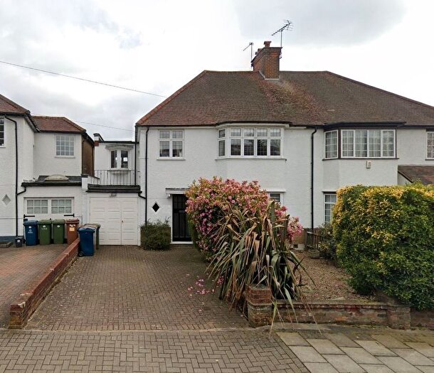 4 Bedroom Semi-Detached House To Rent In Hilltop Way, Stanmore, HA7