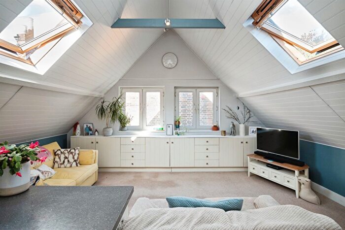 1 Bedroom Semi-detached House For Sale In Langton Road, Tunbridge Wells, TN4
