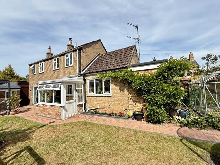 2 Bedroom Cottage To Rent In London Street, Godmanchester, Huntingdon, Cambridgeshire, PE29