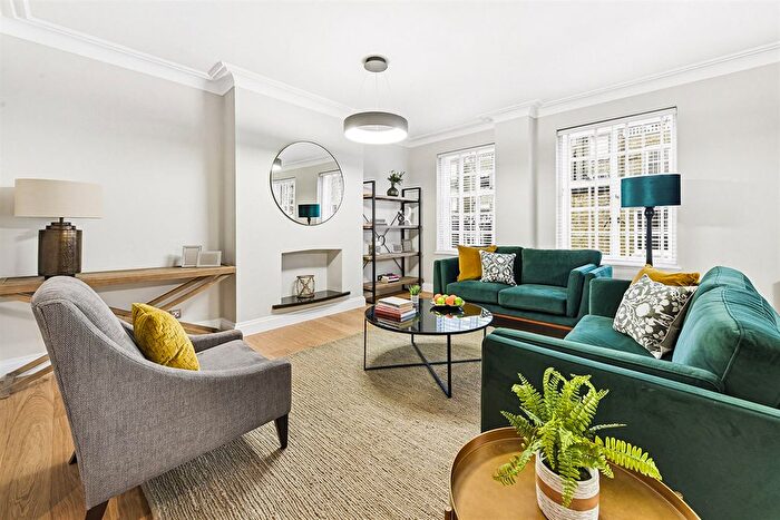 3 Bedroom Flat To Rent In Flat Stafford Court, - Kensington High Street, London, W8