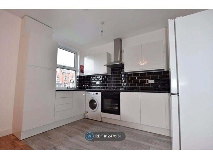 2 Bedroom Flat To Rent In Kelso Road, Leeds, LS2