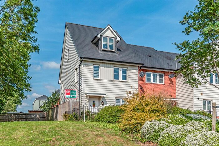 3 Bedroom End Terrace House For Sale In Hengist Drive, Aylesford, ME20